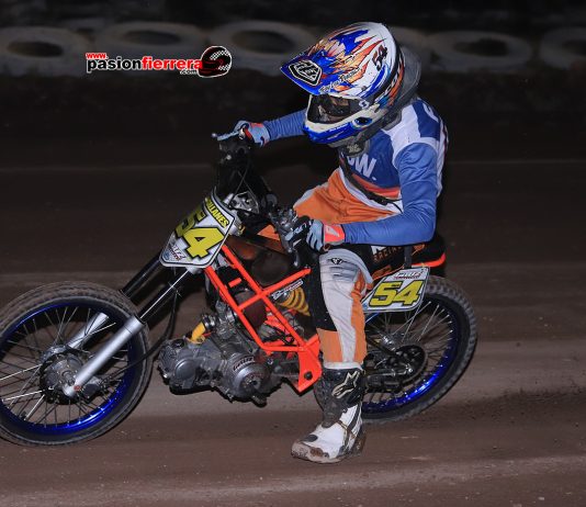 Muñoz y Magallanes los lideres en el torneo en motos 110 Estanar y Libre…