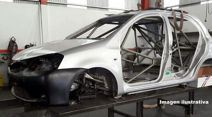 ¿Con rumbo desconocido? El Etios de Mole dejó el taller de Fioquetti…