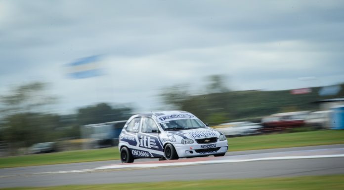 Con pista húmeda, Tomi Martín comenzó a girar en Olavarría