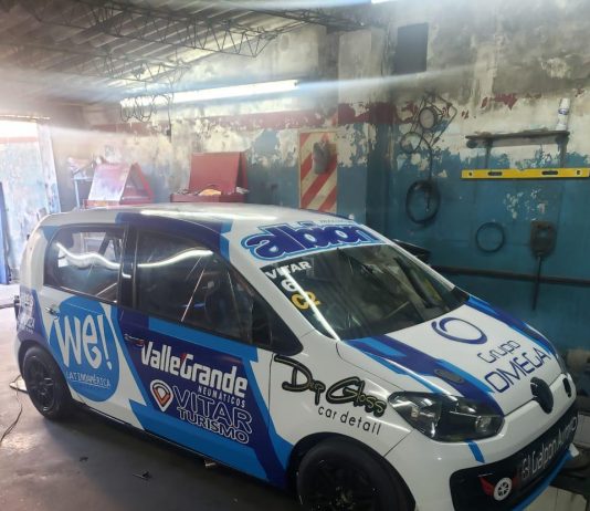 Auto nuevo para “el rayo”, Tomas Vitar estrena un VW UP en el TP, te lo mostramos…