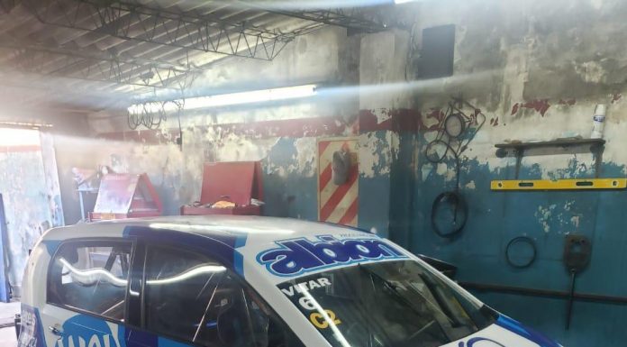 Auto nuevo para “el rayo”, Tomas Vitar estrena un VW UP en el TP, te lo mostramos…