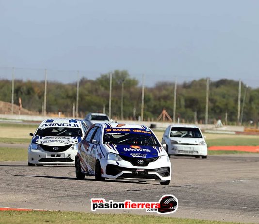 En pista Rodrigo Mole, en los papeles Abdo Girala, el Etios negro recargado por largada