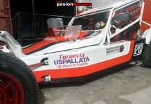 Esperando por uno de sus dos pilotos, Manzano Racing…