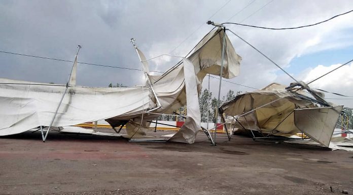 El viento hizo desastre en la zona Este de Mendoza, mas precisamente en el autódromo de San Martin, se dañaron las carpas…