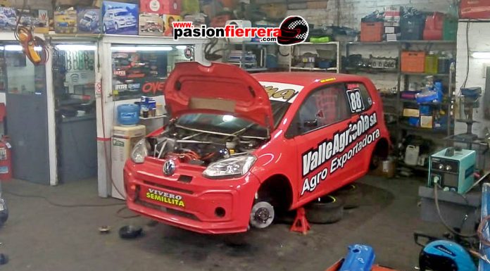 A full en el taller de Magadan se trabaja y como, autos del Turismo Pista, Tradicionales y Speedway…