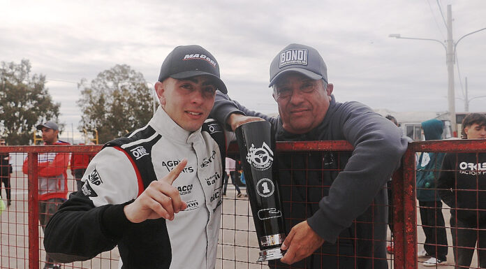 Emocionado levanto el trofeo más alto, Danilo Gil ganó en el Turismo Pista 1.4