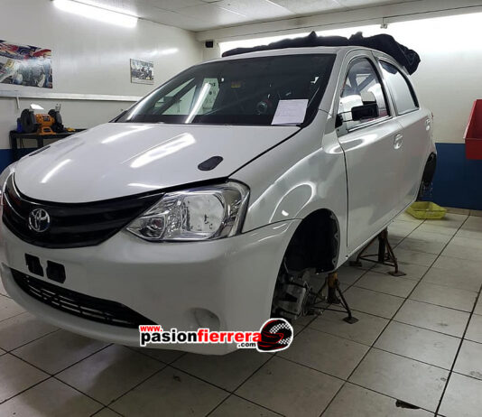 Un verdadero auto de punta, en venta Toyota Etios con elementos de repuesto…