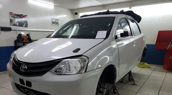 Un verdadero auto de punta, en venta Toyota Etios con elementos de repuesto…