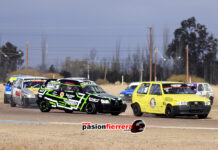 En carrera parecia para Mole, en la bajada de bandera fue para Peralta, ¿En los papeles será para Becerra? una maniobra entre ambos deja en suspenso la definición, Mole impacta contra el paredón externo de la salida de la chicana, Peralta logra continuar…