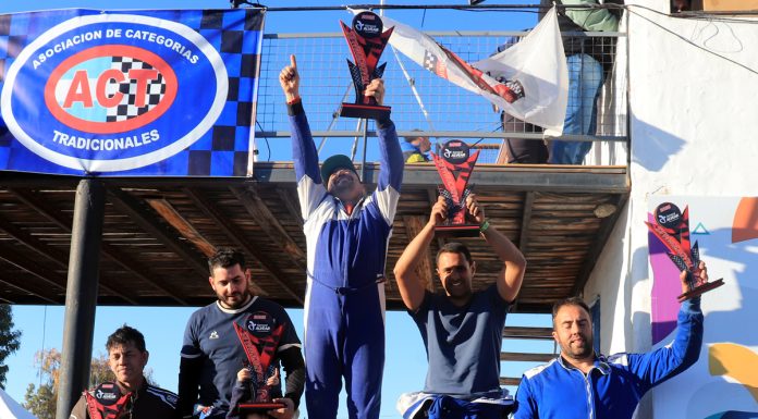 En el TC junior el podio fue Videla, Conte y Comiso, el doctor Anibal finalmente recibió la de cuadros como ganador…